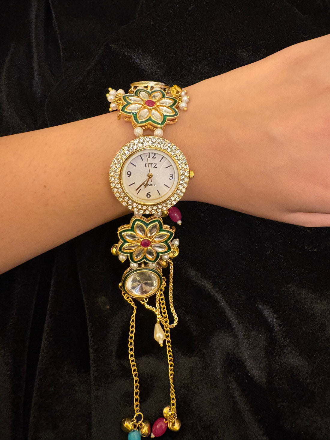 Sunehri Watch